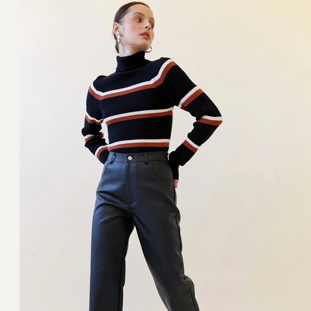 Isalis turtleneck sweater